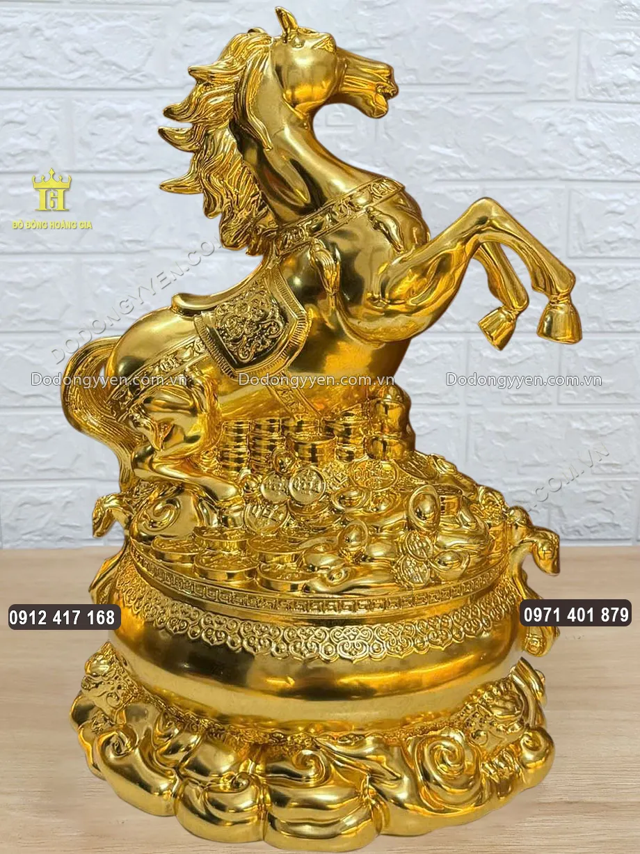 H&igrave;nh ảnh ph&iacute;a sau của lưng vật ngựa